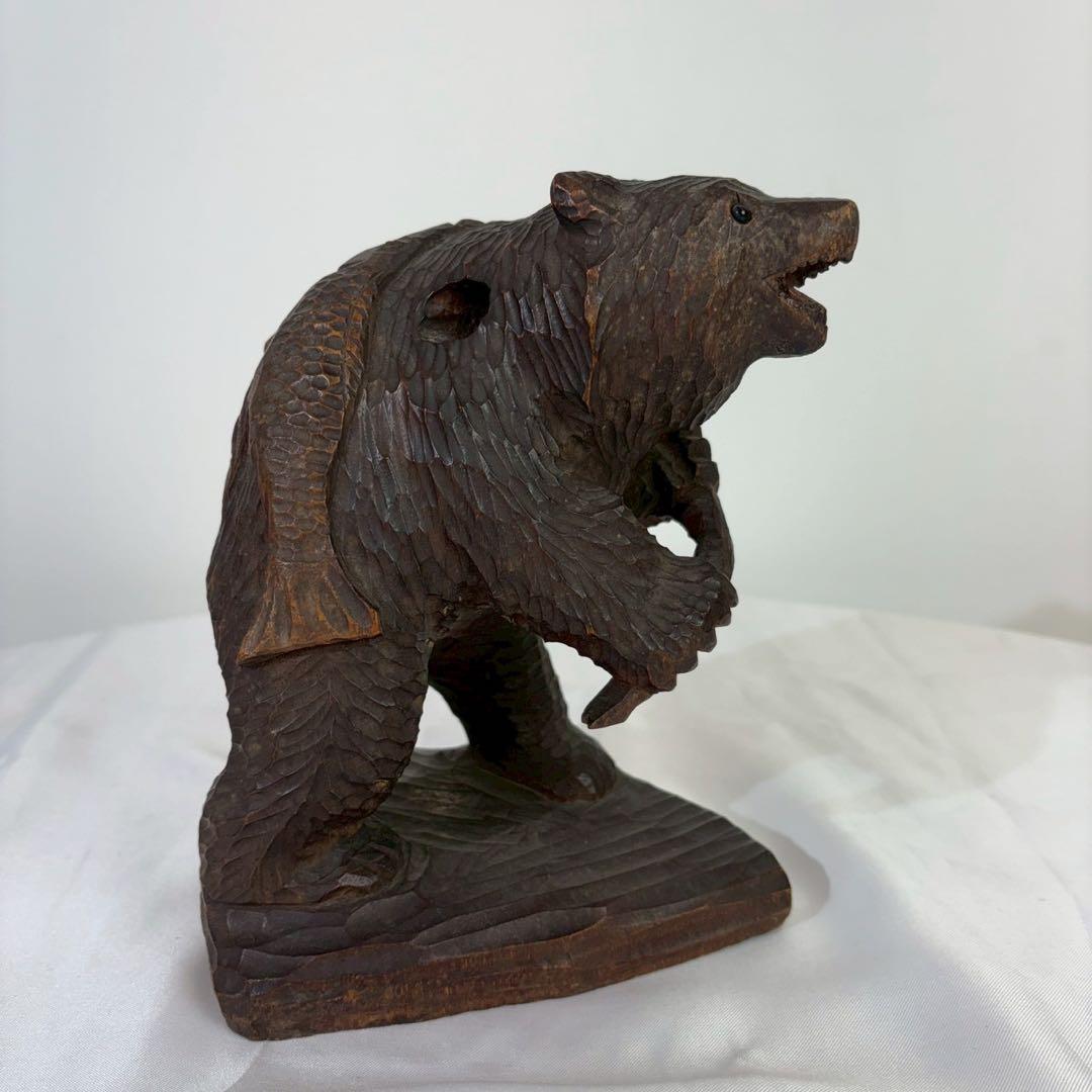 木彫り熊　背負い鮭　彫刻　北海道
