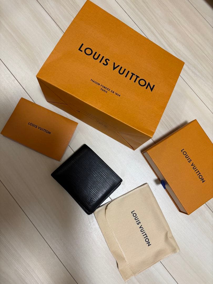 美品‼新型 ルイヴィトン　エピ　二つ折り財布　エピ ポルトフォイユ マルコ