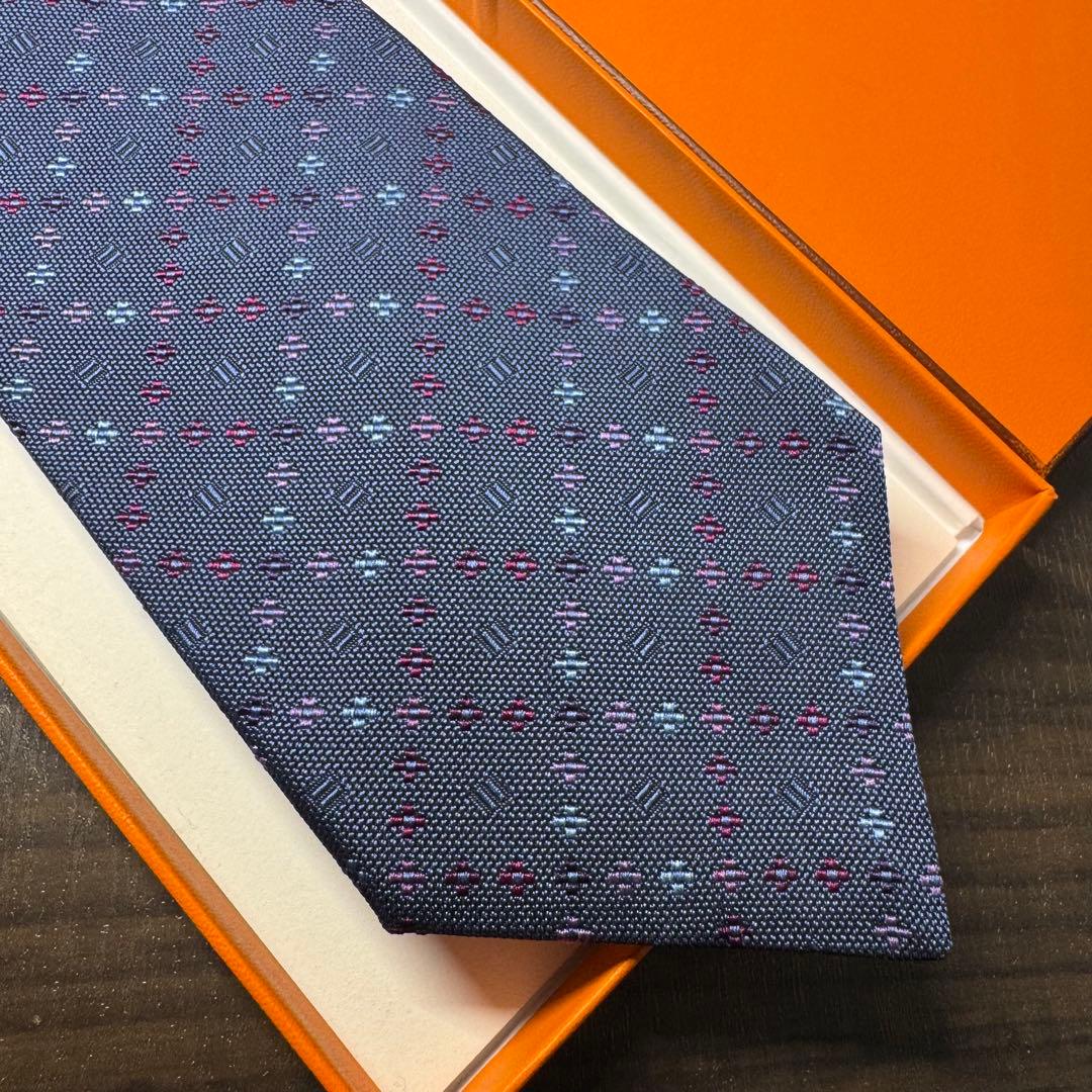 極美品 HERMES エルメス フラワー小紋柄 Hロゴ ネクタイ ネイビー