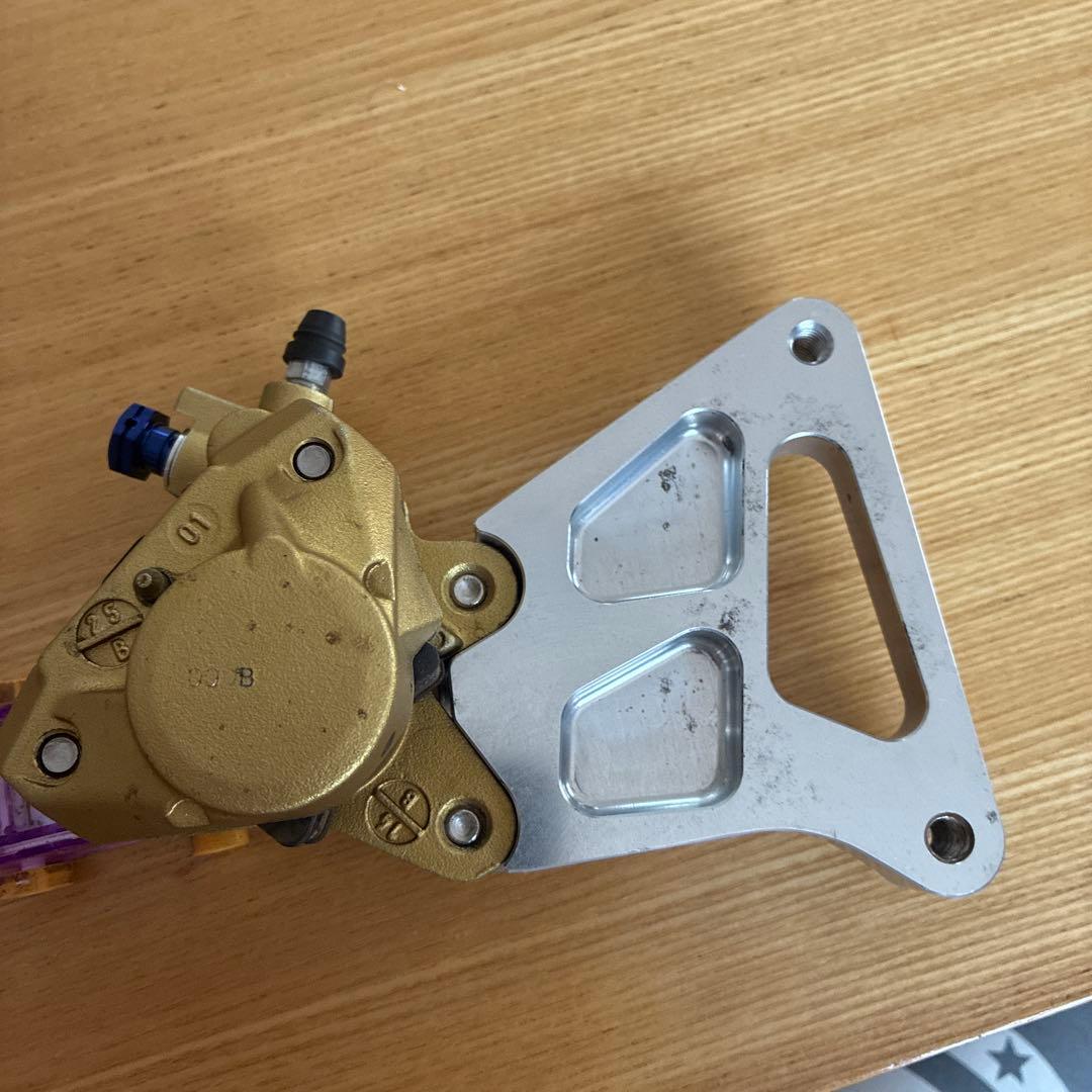 ヤマンボキャリパー　モンキー　NSRフォーク用キャリパーサポート付　ブレンボ