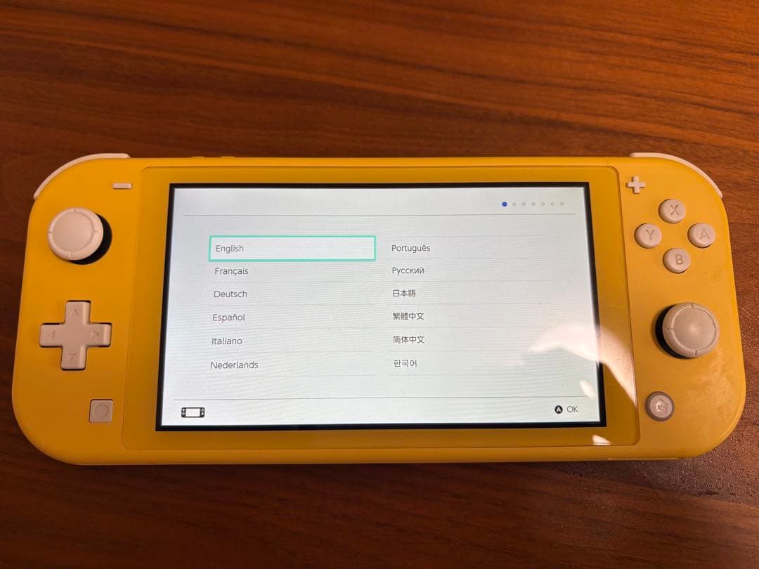 任天堂SwitchLight イエロー