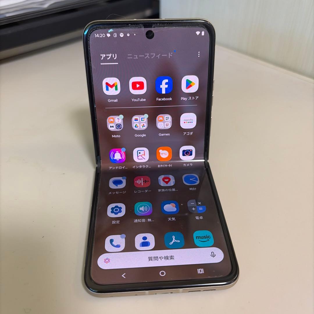 Motorola razr シルバー 6.2インチ折りたたみ式　本体のみ