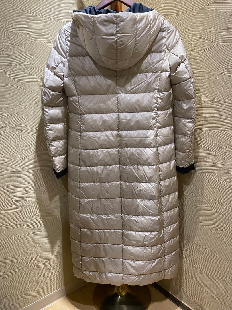 Weekend MaxMara リバーシブルダウンロングコート（ベージュ／黒）
