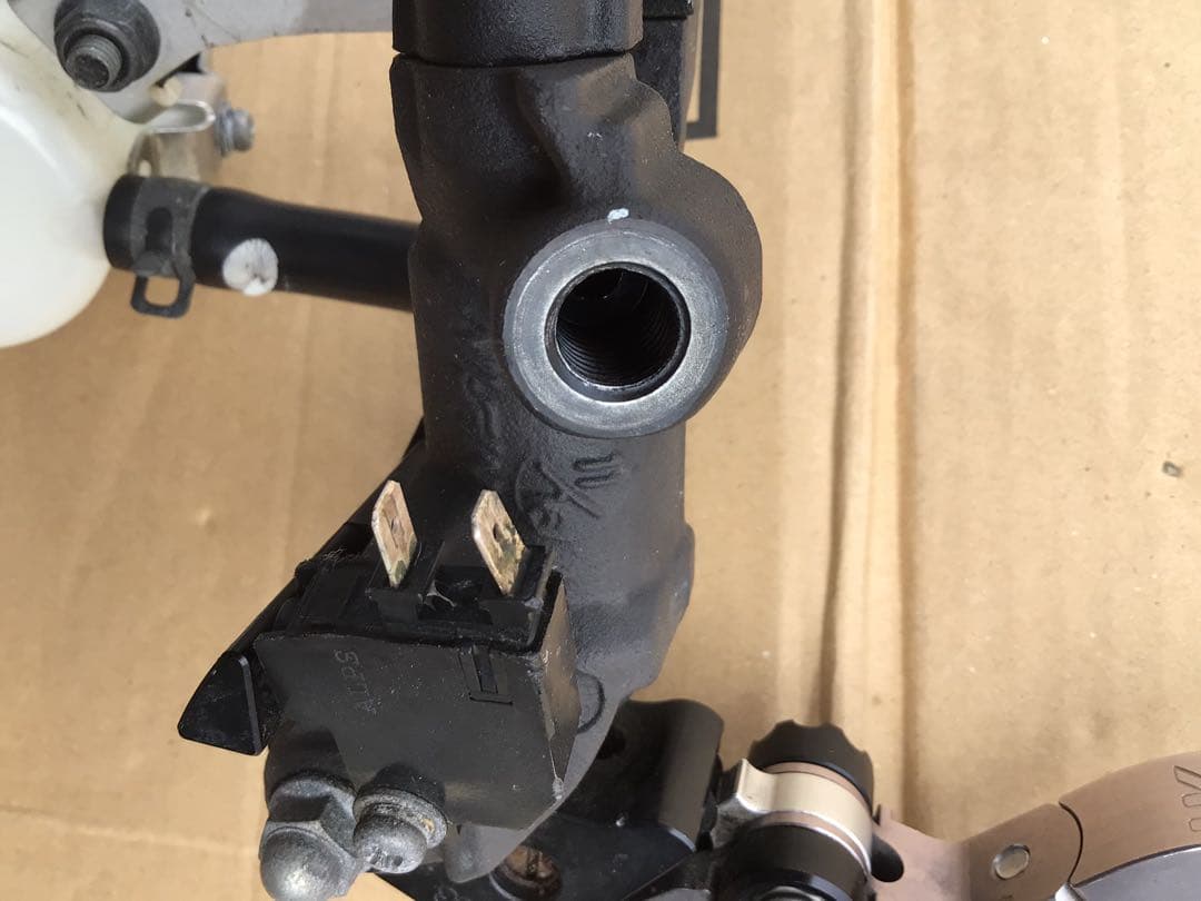 ニッシンラジアルブレーキマスターとクラッチレバー