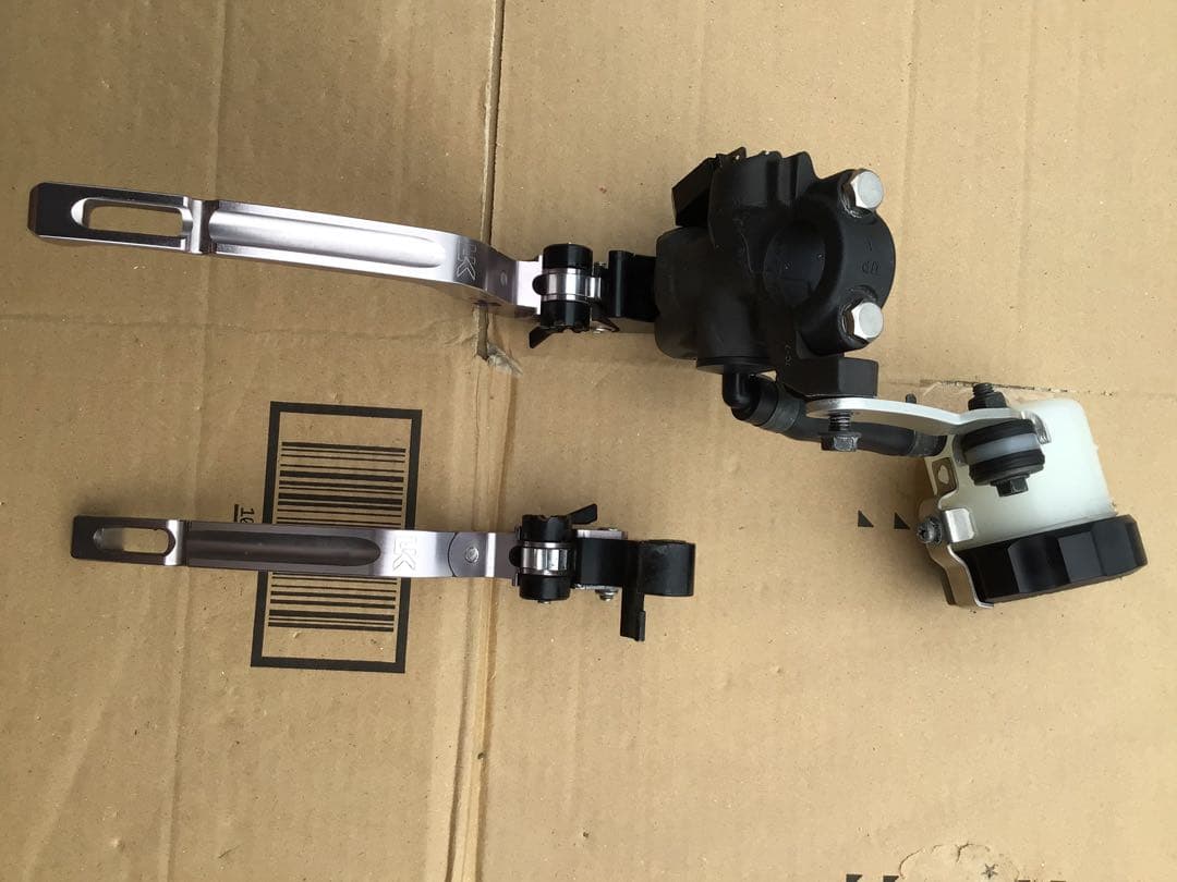 ニッシンラジアルブレーキマスターとクラッチレバー