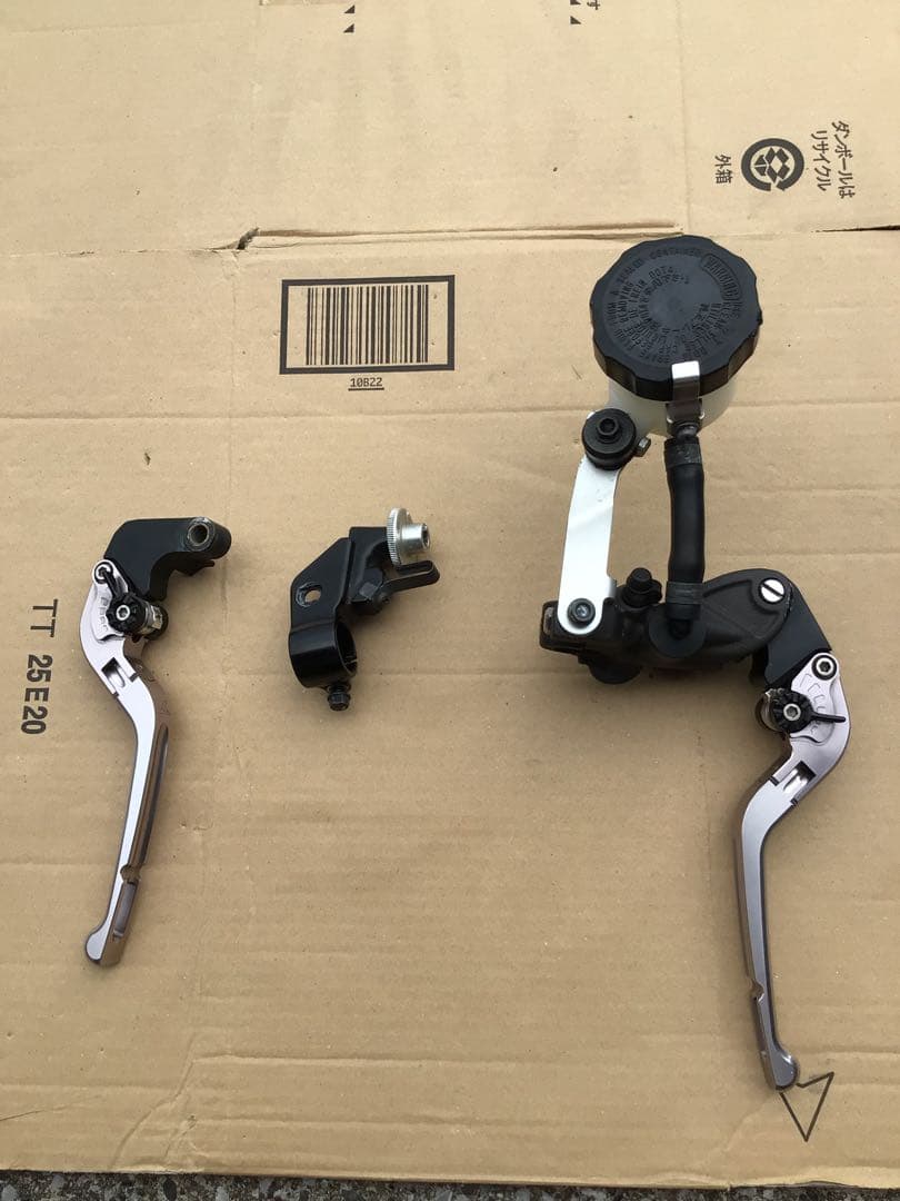 ニッシンラジアルブレーキマスターとクラッチレバー