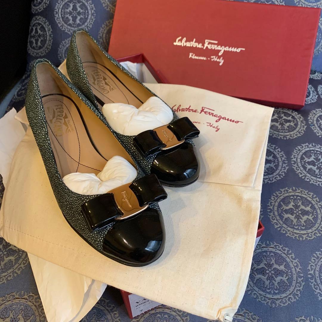 希少美品Salvatore Ferragamo リボン付バレエシューズ エイ革