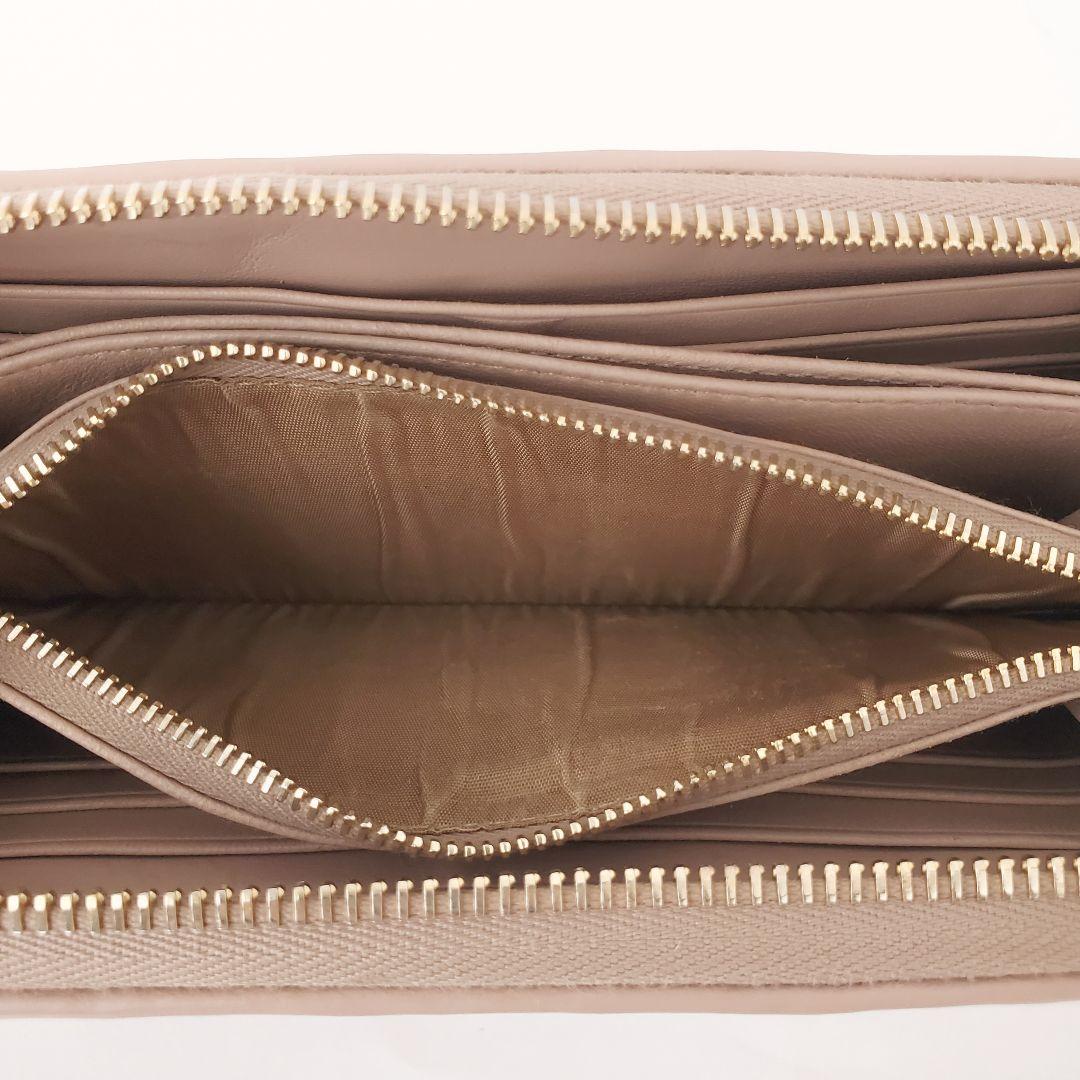 miu miu　ラウンド長財布　マテラッセ　レザー　ピンクベージュ　ミュウミュウ