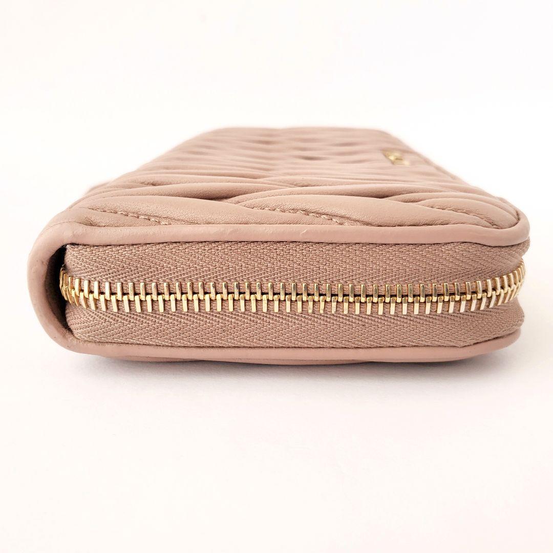 miu miu　ラウンド長財布　マテラッセ　レザー　ピンクベージュ　ミュウミュウ