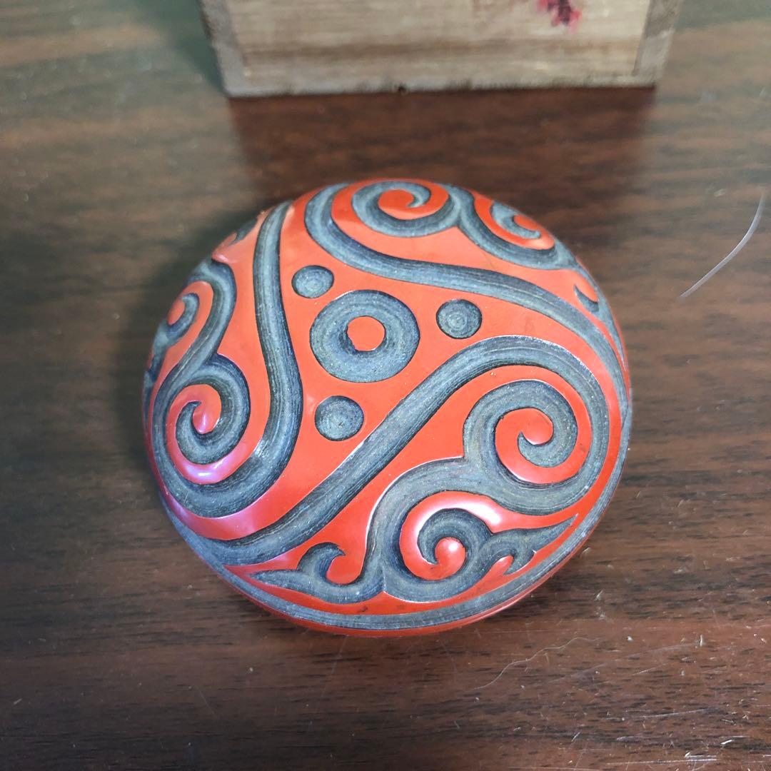 堆朱　香合　雲唐草