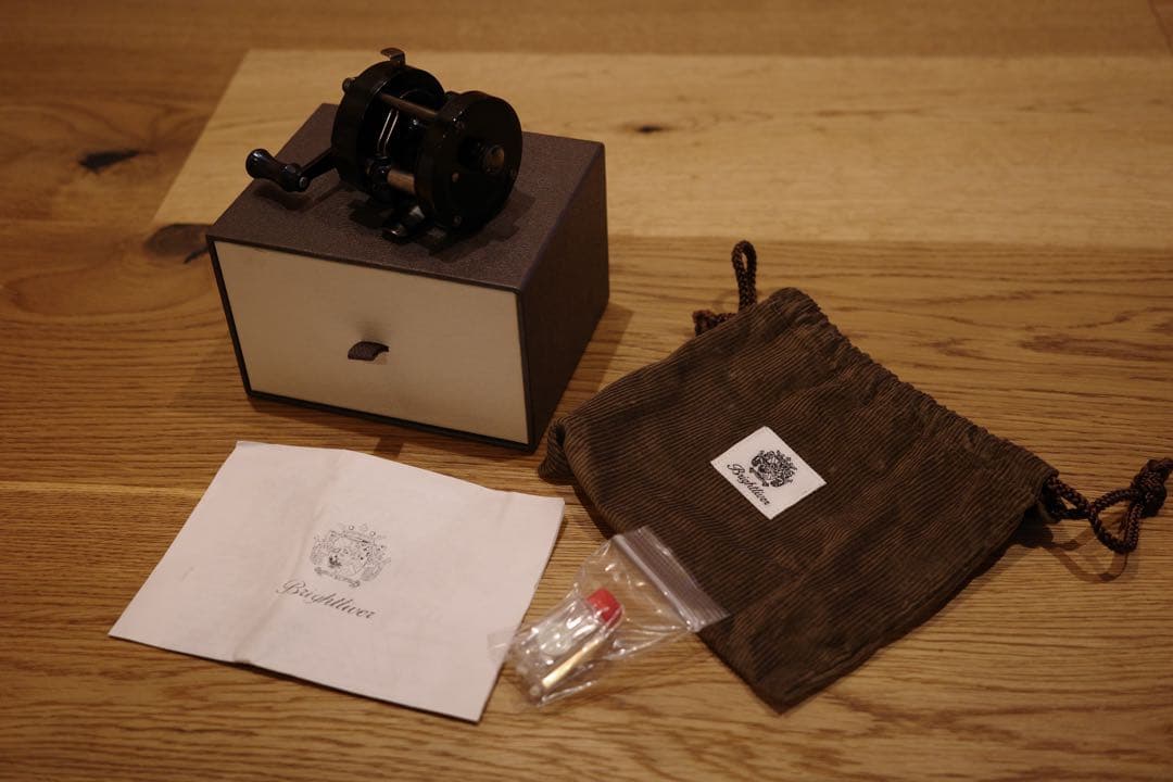 ブライトリバー　FS-49A full black ベイトリール