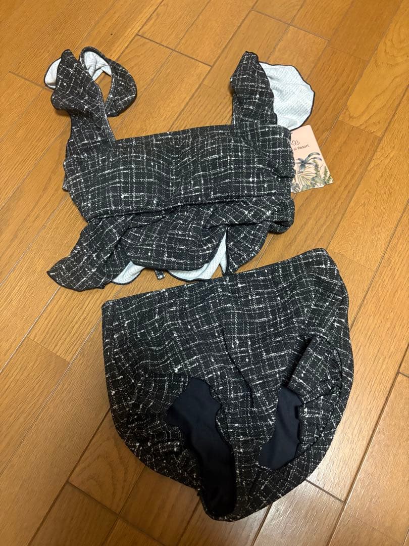 【タグ付き新品未使用】　サンアイリゾート　フリルビスチェノンワイヤービキニ