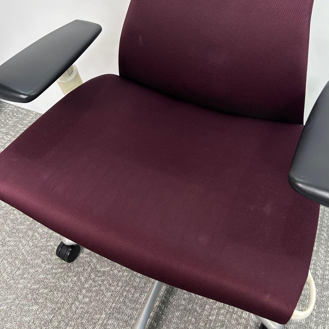 ②エンボディチェア ハーマンミラー ホワイト Embody えんじ色系