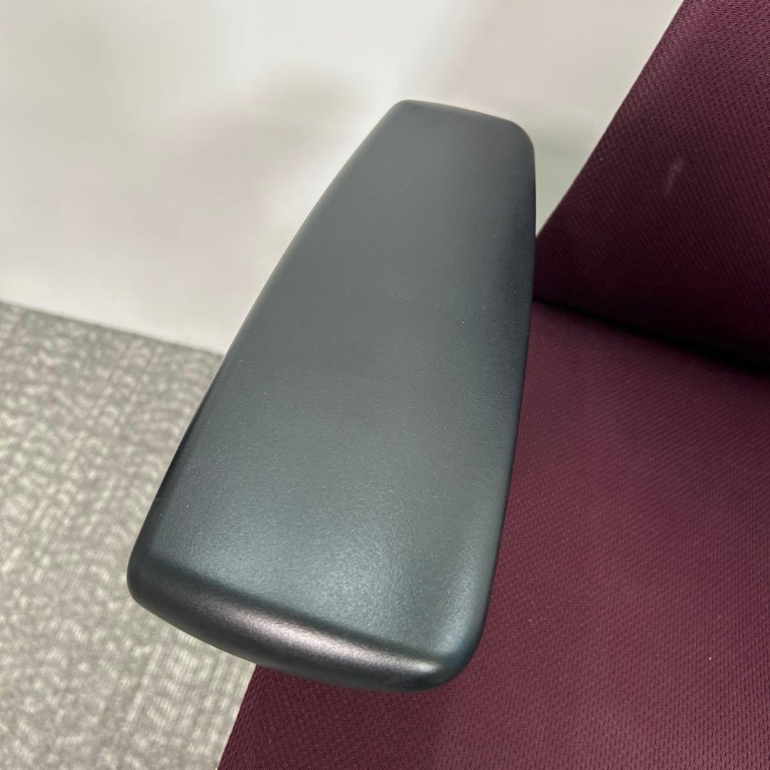 ②エンボディチェア ハーマンミラー ホワイト Embody えんじ色系