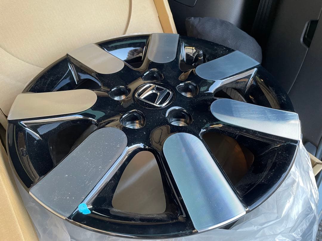 ②新型フリード 15インチ 純正アルミホイール(２本)