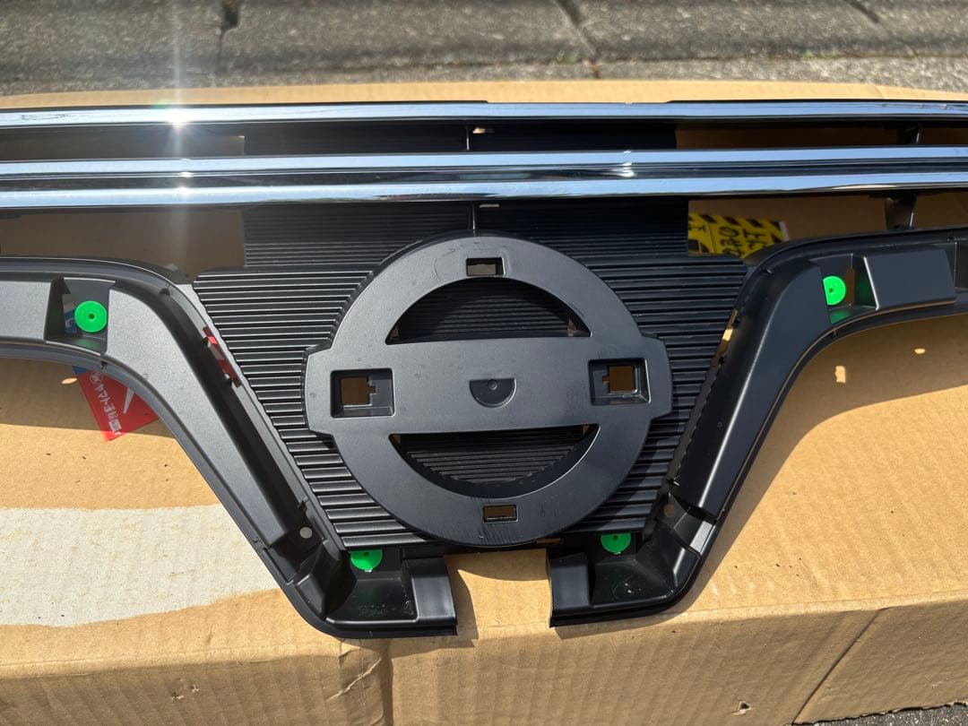 新車外し　日産 エルグランド E52 中期 純正 フロントグリル 62322