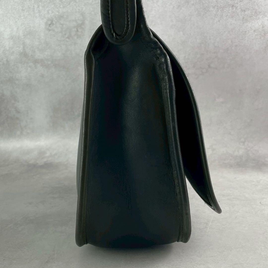 オールドコーチ　ショルダーバッグ　クロスボディ　フラップトップ　レザー　黒系