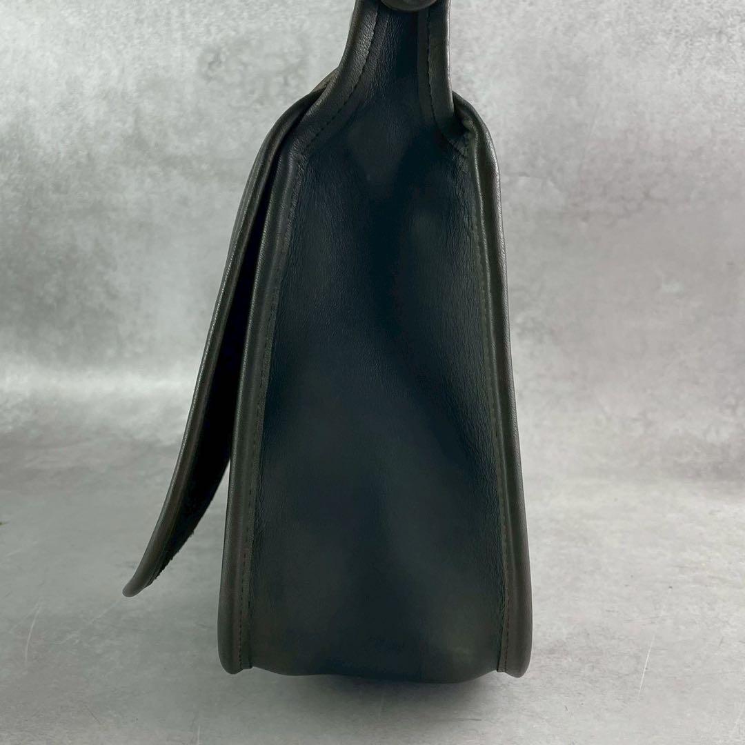 オールドコーチ　ショルダーバッグ　クロスボディ　フラップトップ　レザー　黒系