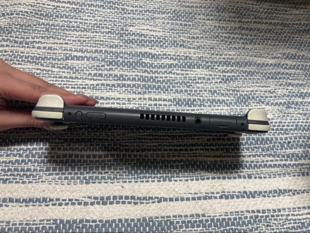 y*o様 【中古】Switch Light 本体