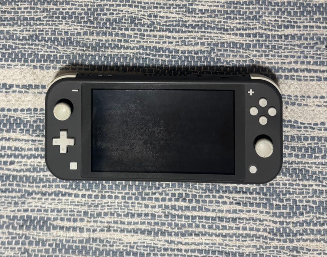 y*o様 【中古】Switch Light 本体