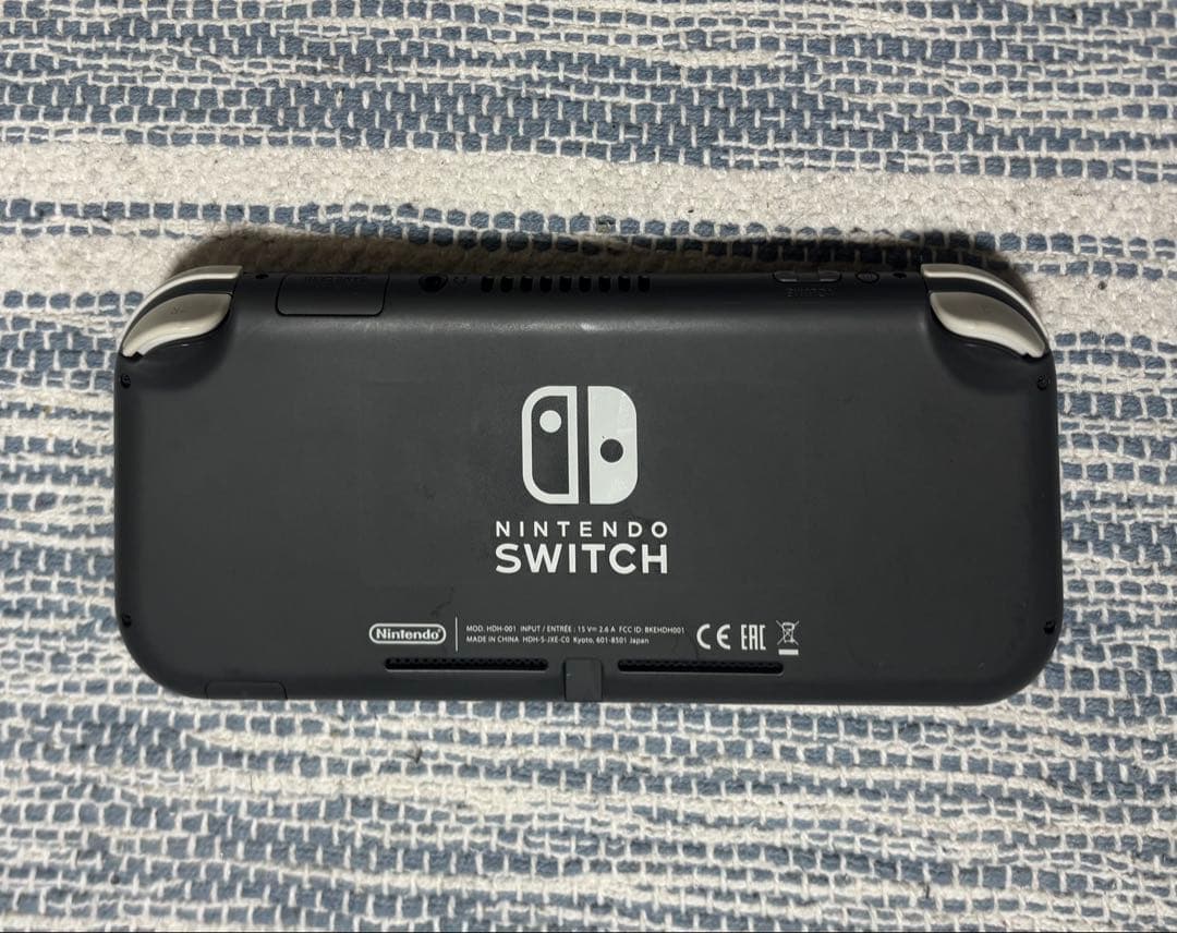 y*o様 【中古】Switch Light 本体