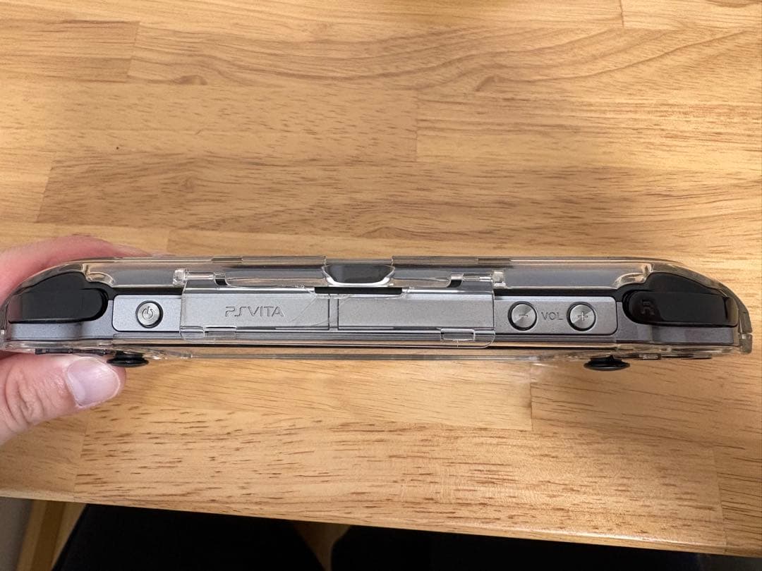 PSVITA PCH-1000 クリスタル・ブラック ケース　メモリーカード付き