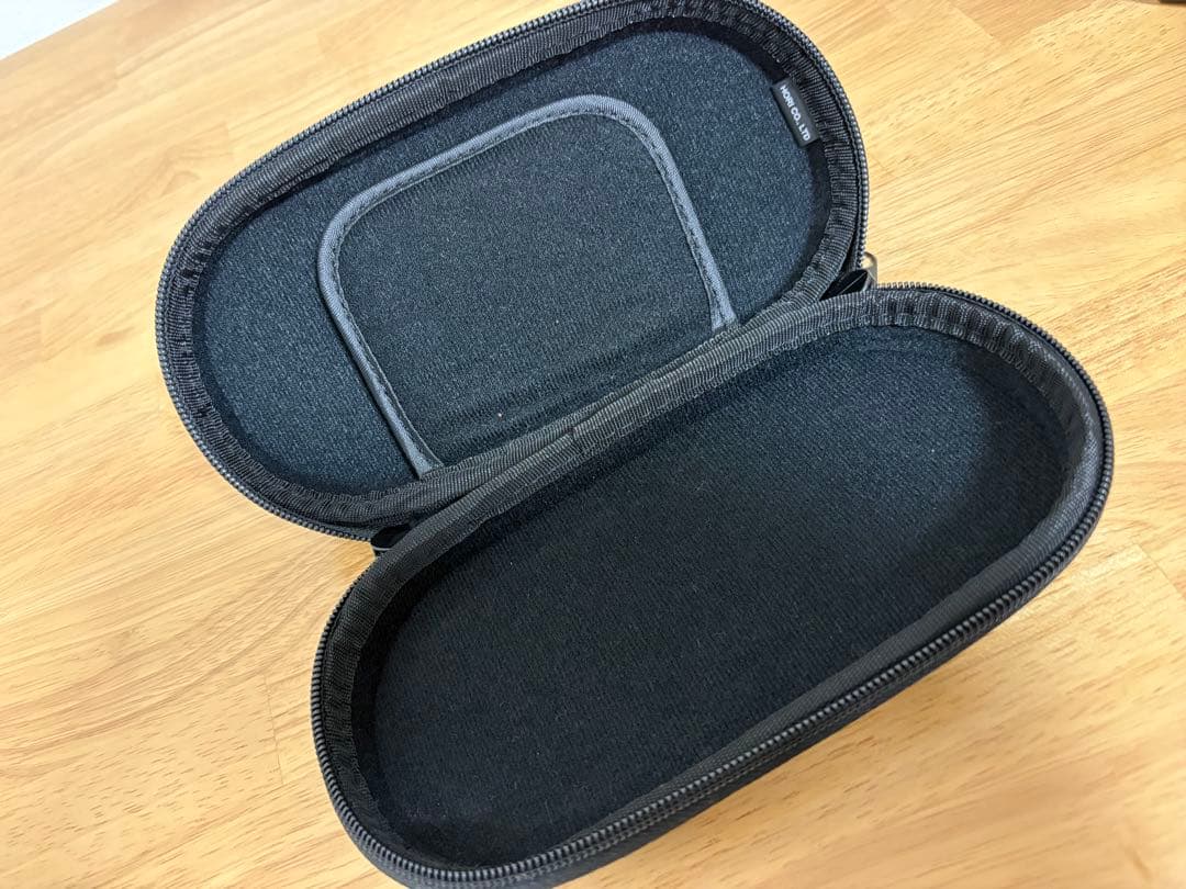 PSVITA PCH-1000 クリスタル・ブラック ケース　メモリーカード付き