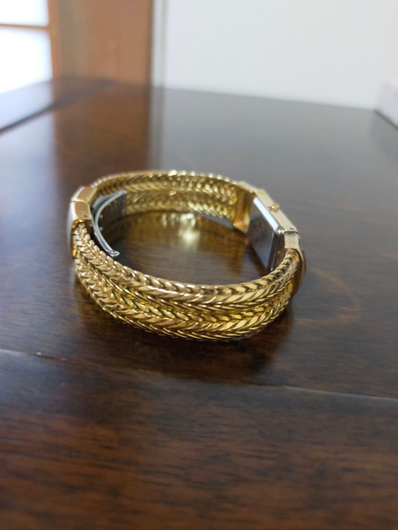 SEIKOのゴールド 編み込みデザイン 腕時計