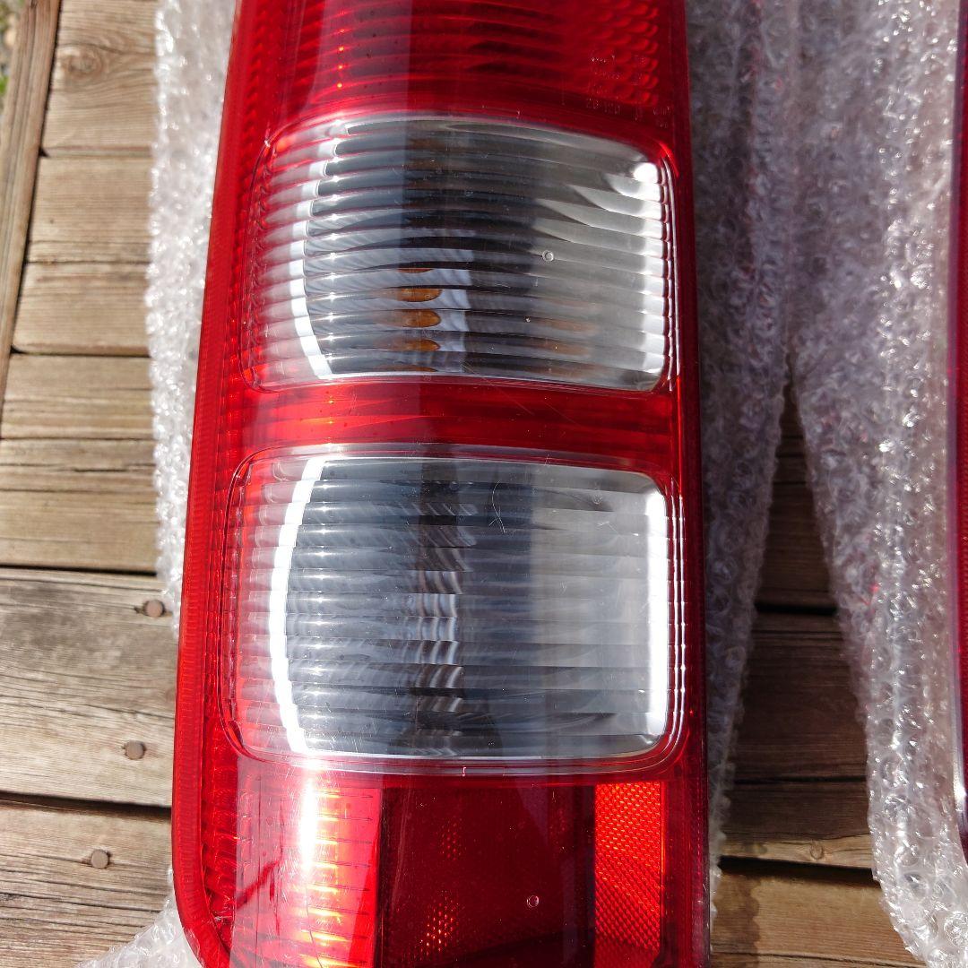 ハイエース　5型後期　純正テールランプ 左右セット