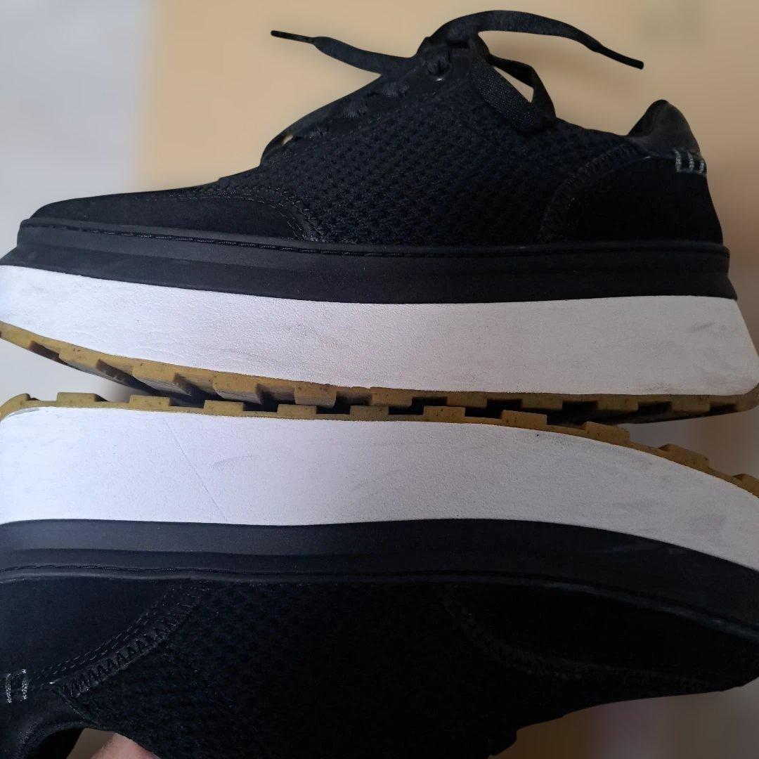 UGG　ブラック メッシュ 厚底スニーカー