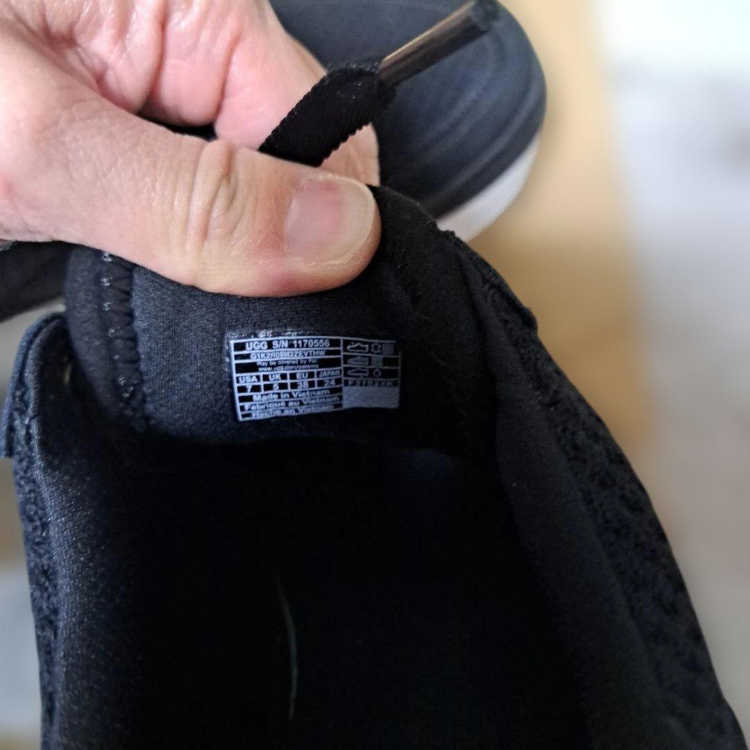 UGG　ブラック メッシュ 厚底スニーカー