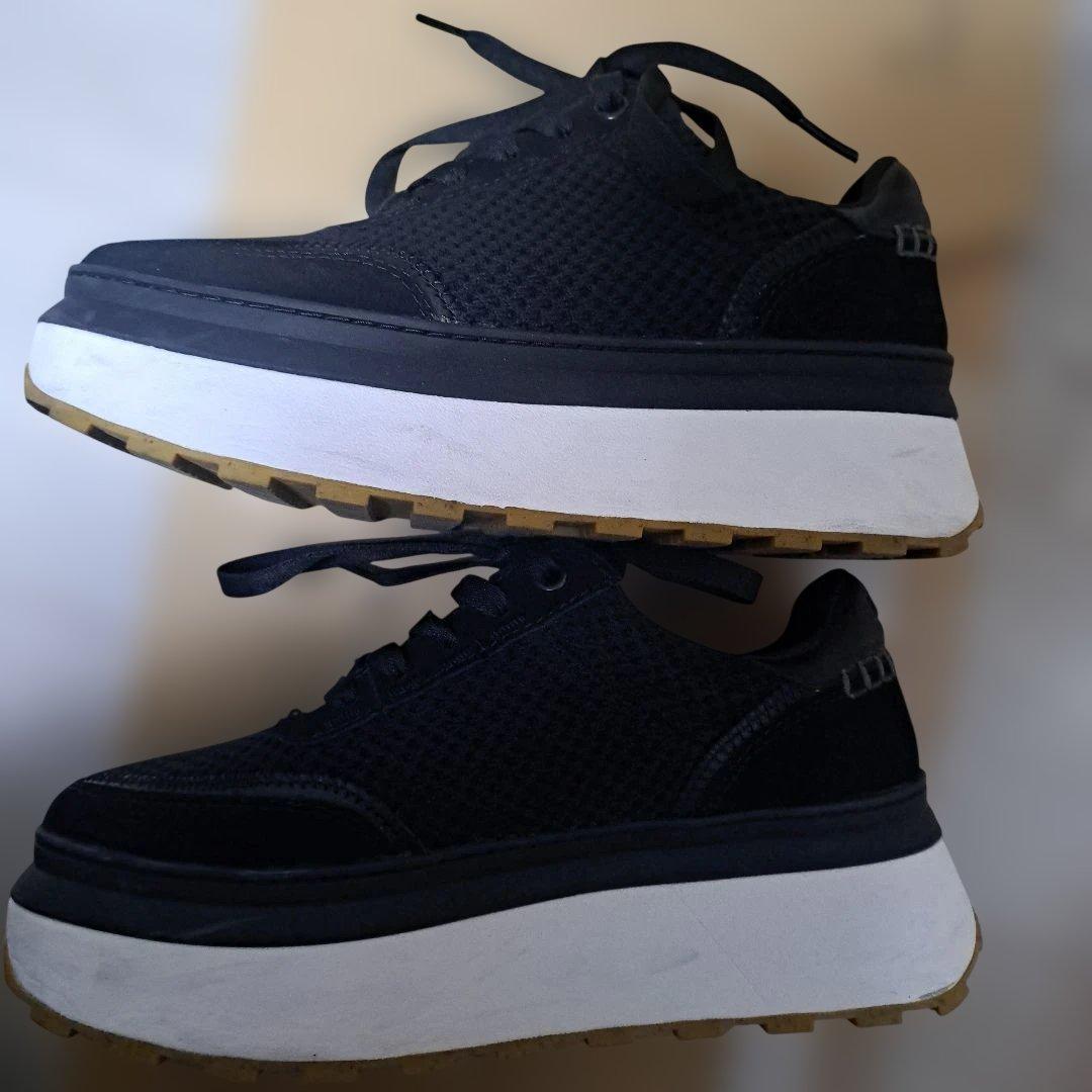 UGG　ブラック メッシュ 厚底スニーカー