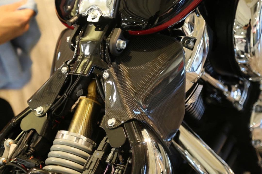 ぴ*ろ様 ハーレー 正規ディーラーオリジナルサドルヒートガード　M8ソフテイル用