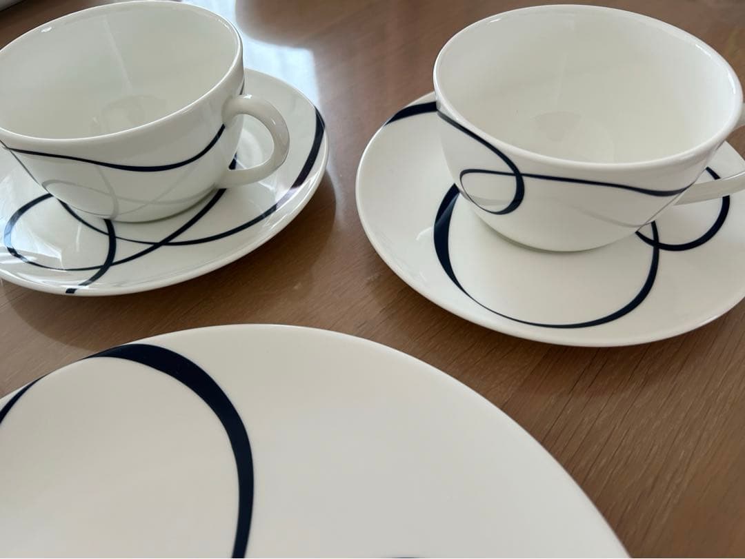 ウェッジウッド 食器セット 白地に黒のフラワーパターン