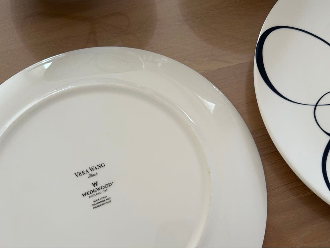 ウェッジウッド 食器セット 白地に黒のフラワーパターン