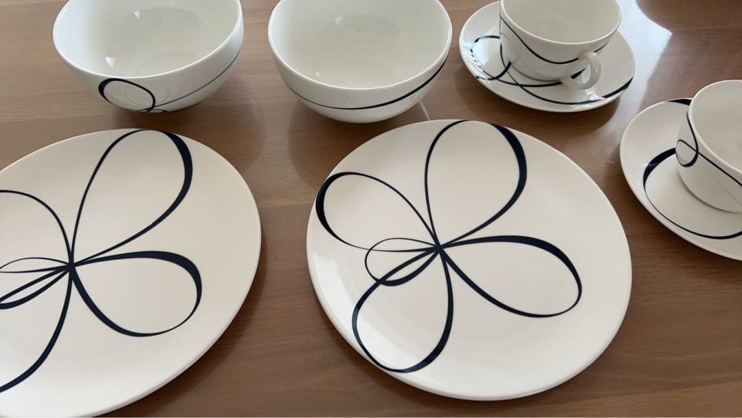 ウェッジウッド 食器セット 白地に黒のフラワーパターン