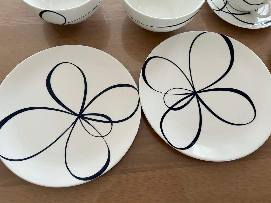 ウェッジウッド 食器セット 白地に黒のフラワーパターン