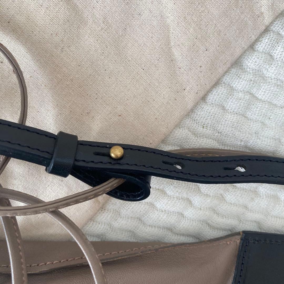 お値下げ中　イルビゾンテ　レザーショルダーバッグ ベージュと黒