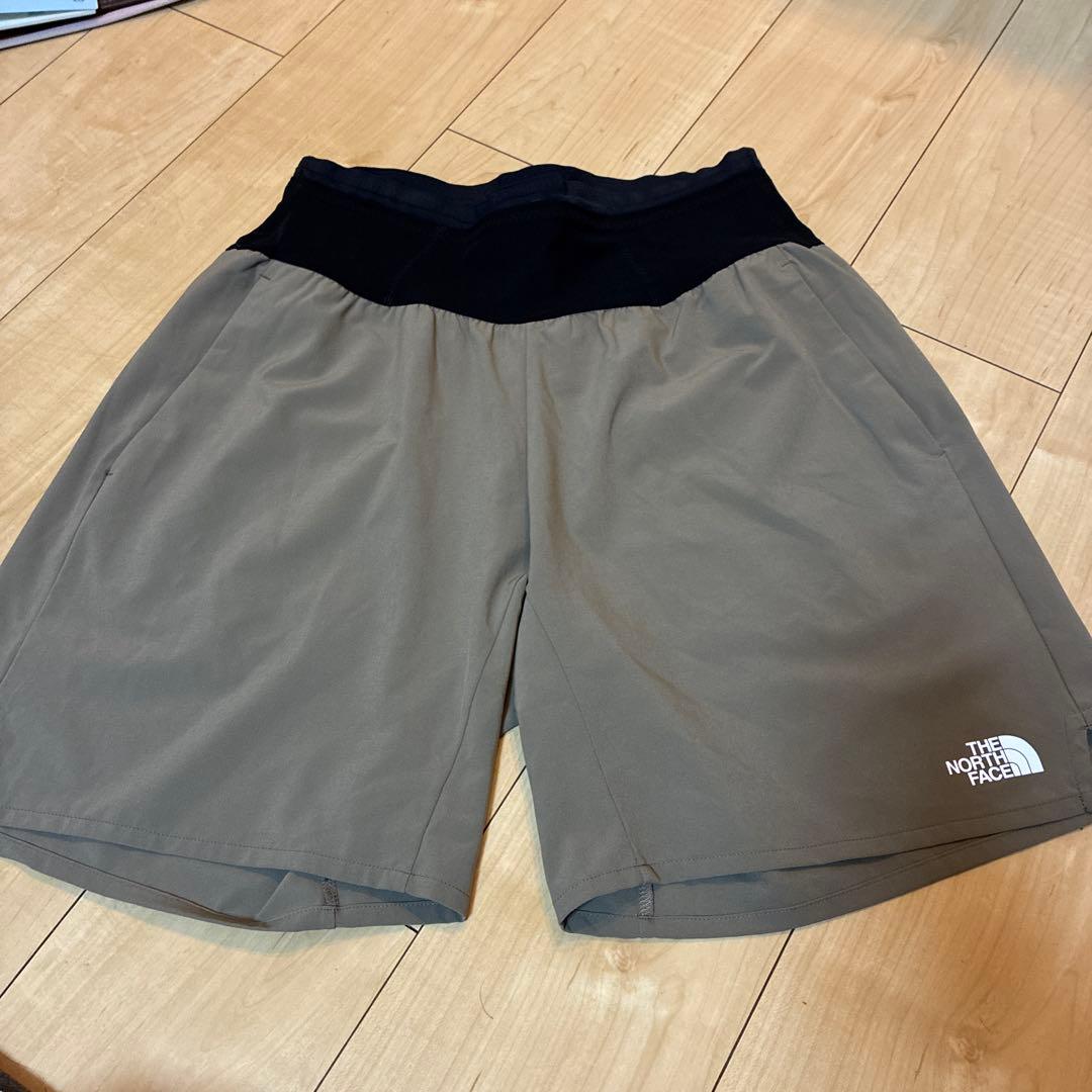 THE NORTH FACE ベージュショートパンツ
