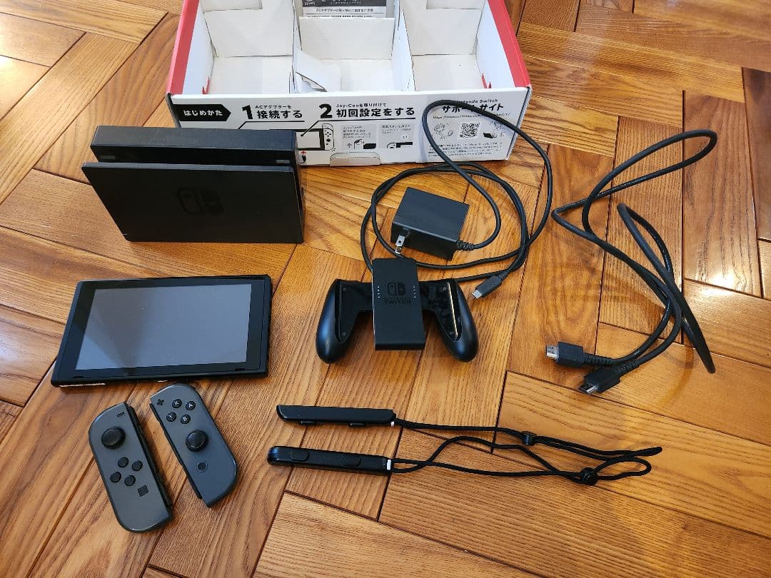 【美品】Nintendo Switch本体+おまけ(ケース、ハンドル)