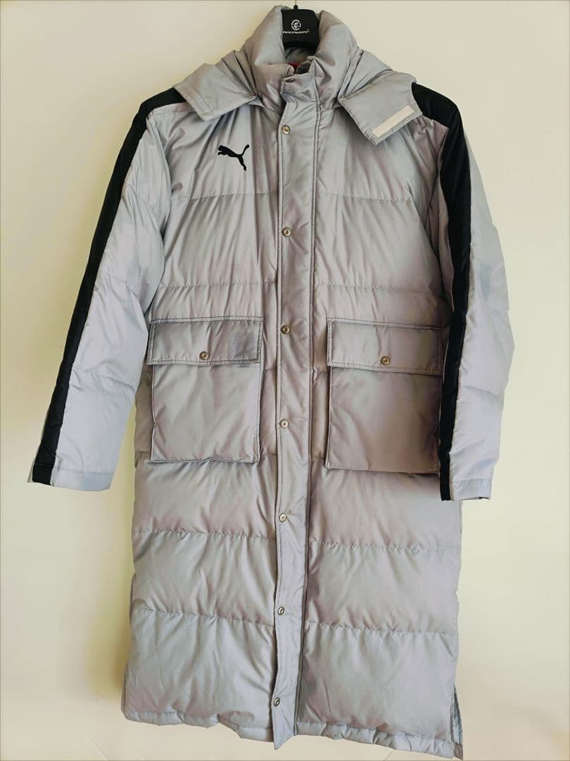 ♥超美品♥PUMAダウンロングベンチコートグレーXOサイズ　 フード・ポーチ付き