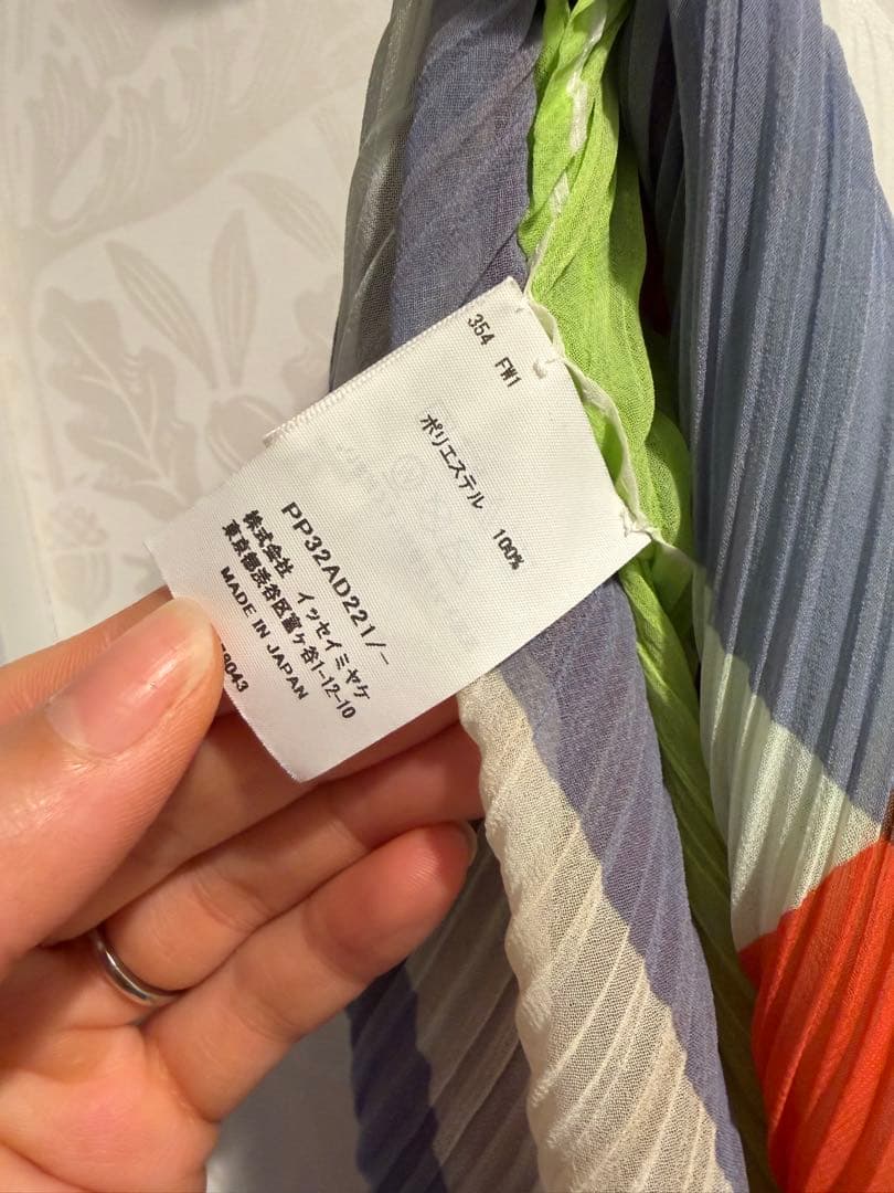 プリーツプリーズ　マルチカラーストール