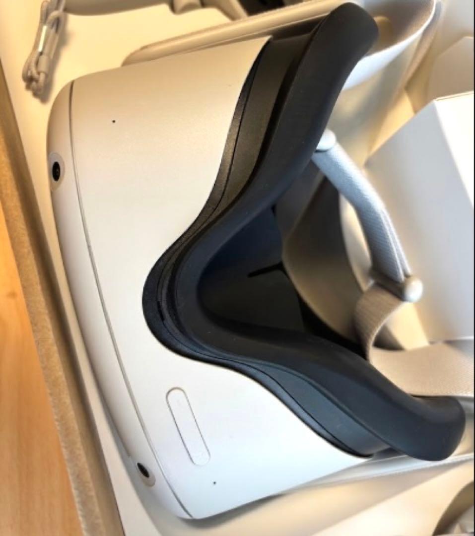 【極美品】 Quest 2 64GB使用3回付属品完備＆ハードケース付