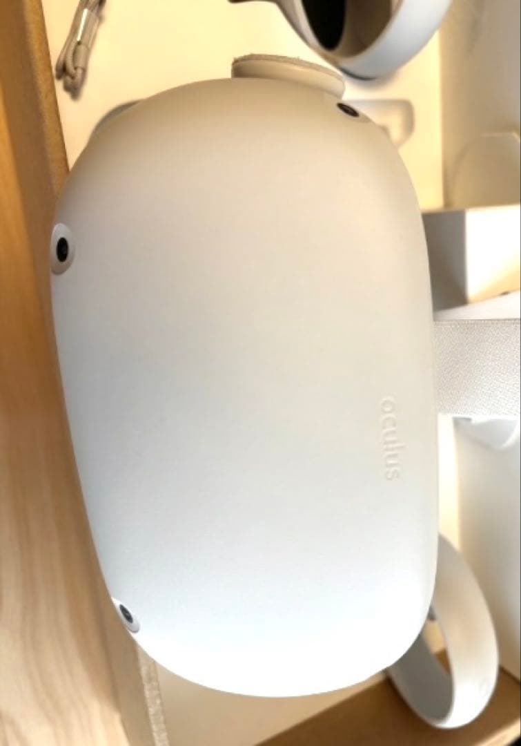 【極美品】 Quest 2 64GB使用3回付属品完備＆ハードケース付