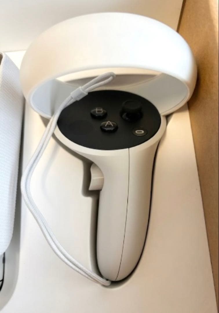 【極美品】 Quest 2 64GB使用3回付属品完備＆ハードケース付