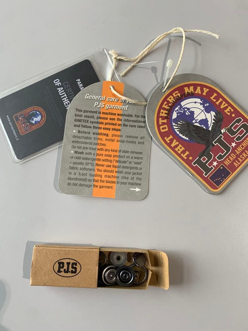 PARAJUMPERS(パラジャンパーズ)のウィンドブレーカーです。ＸＬサイズ