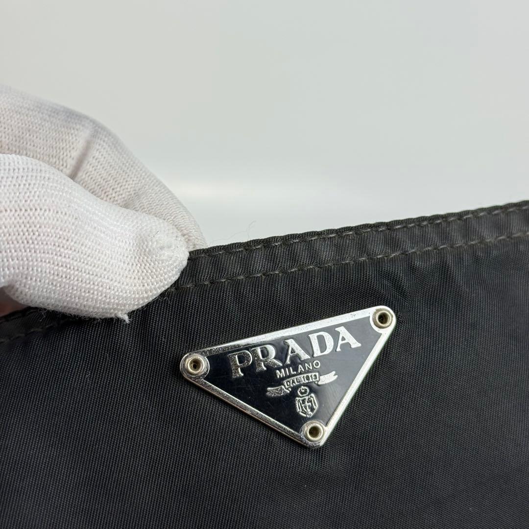 PRADA プラダ ショルダーバッグ 斜めがけ ナイロン 三角ロゴ 黒 白タグ