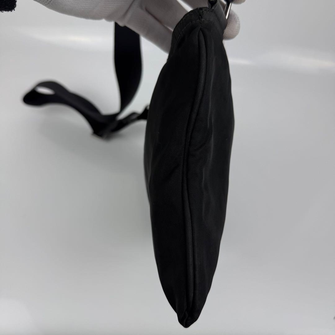 PRADA プラダ ショルダーバッグ 斜めがけ ナイロン 三角ロゴ 黒 白タグ