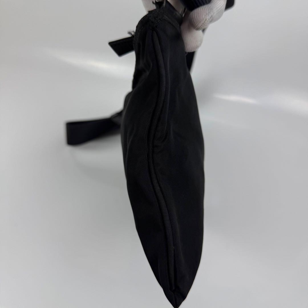 PRADA プラダ ショルダーバッグ 斜めがけ ナイロン 三角ロゴ 黒 白タグ