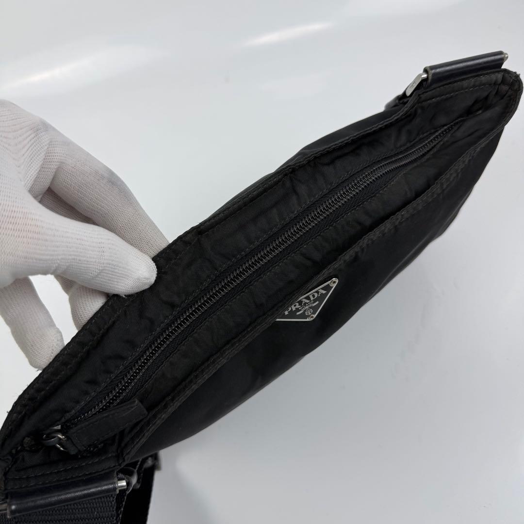 PRADA プラダ ショルダーバッグ 斜めがけ ナイロン 三角ロゴ 黒 白タグ